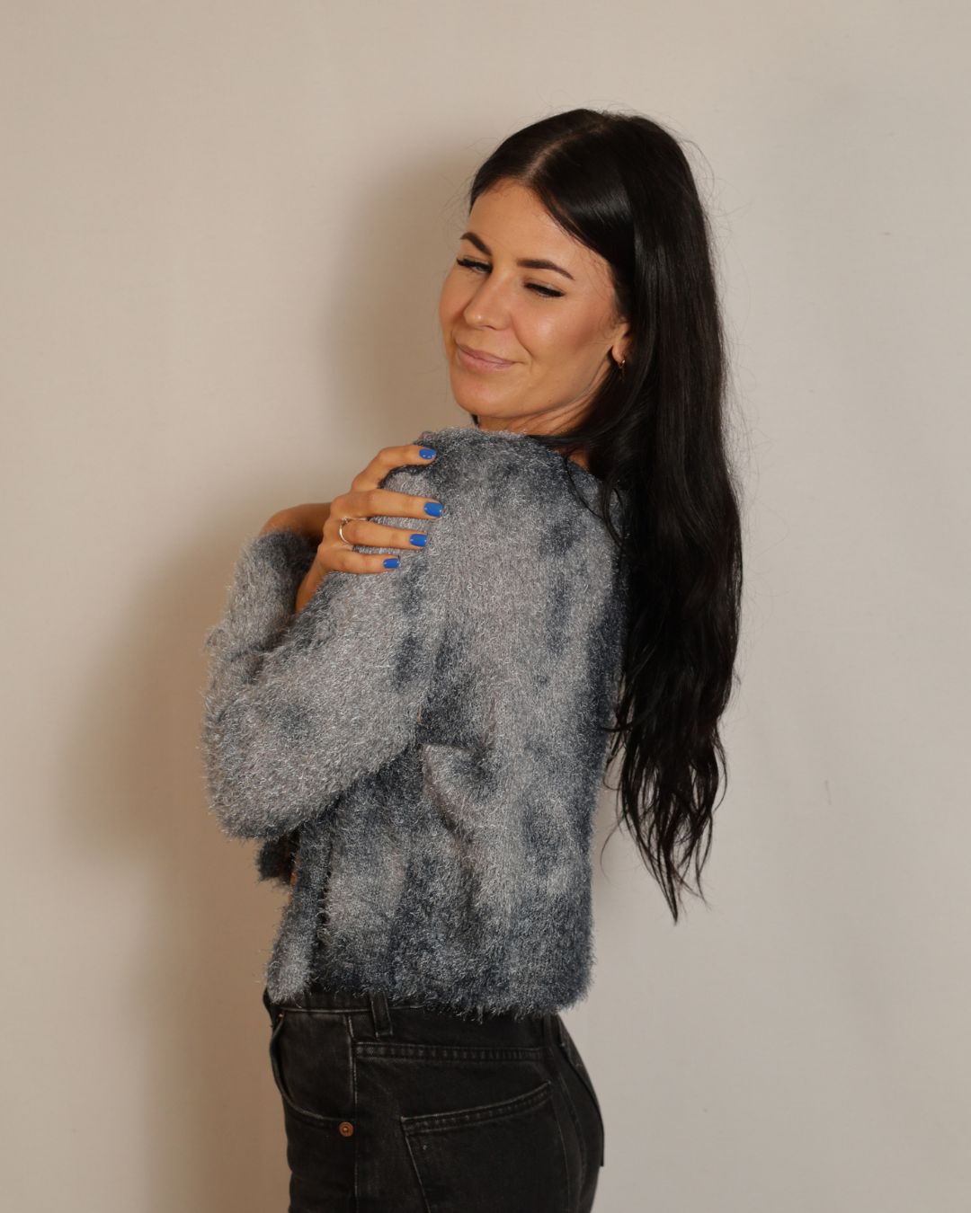 Grey cropped fluffy cardigan - side view