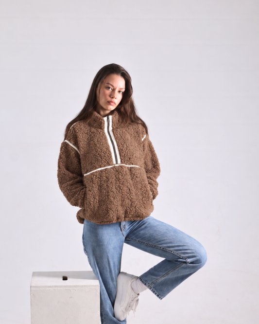 Female wearing a Lama fleece jersey chocolate brown in studio